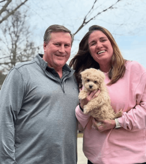 Glückliche Familie mit Aiden