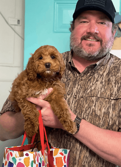 Glückliche Familie mit Milo